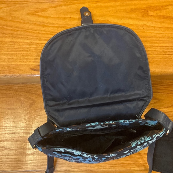 Like NEW Vera Bradley Purse and wallet set - Picture 3 of 7